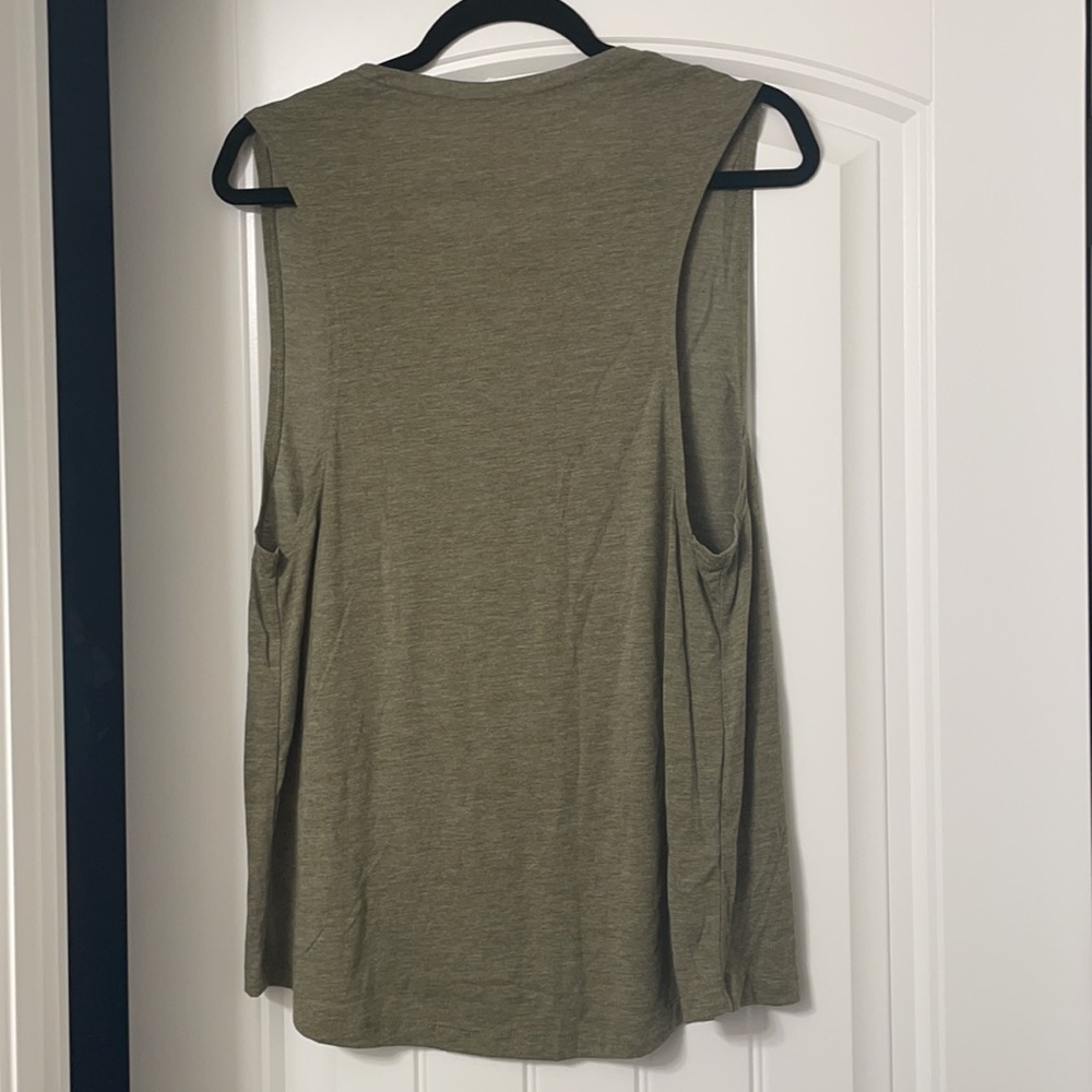 Whitney Simmons tank ! - Picture 4 of 4